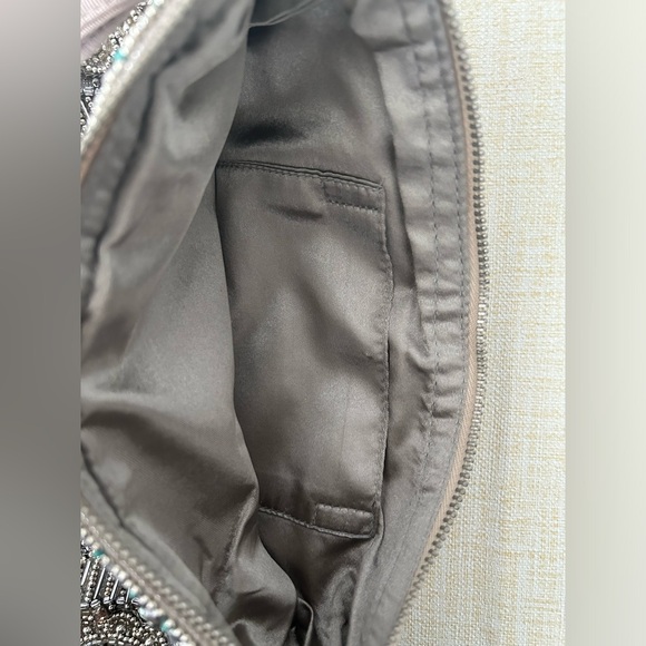 NWT Beautiful beaded evening clutch / wristlet in silver & turquoise - Picture 7 of 13